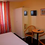 Arc En Ciel Hotel 2*