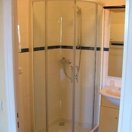 Отель Arc En Ciel 2*