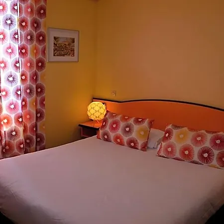 Hotel Arc En Ciel 2*