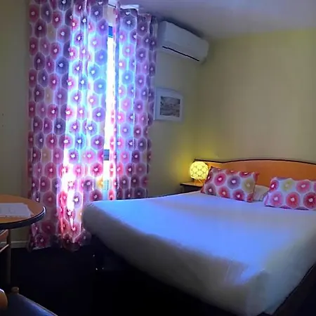 Hotel Arc En Ciel 2*
