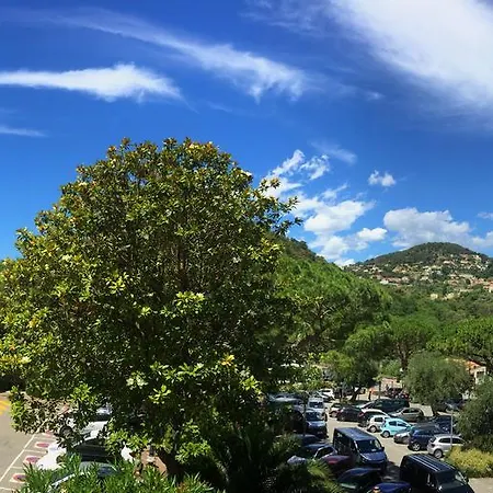 מלון Arc En Ciel 2*